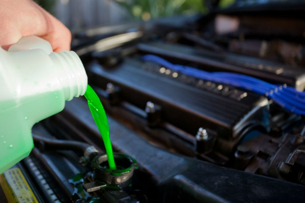 Pouring coolant fluid